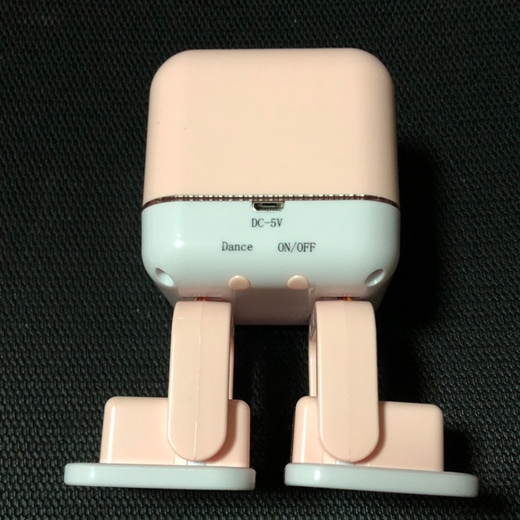New Dancing Robot Speaker - Picture 6 of 7